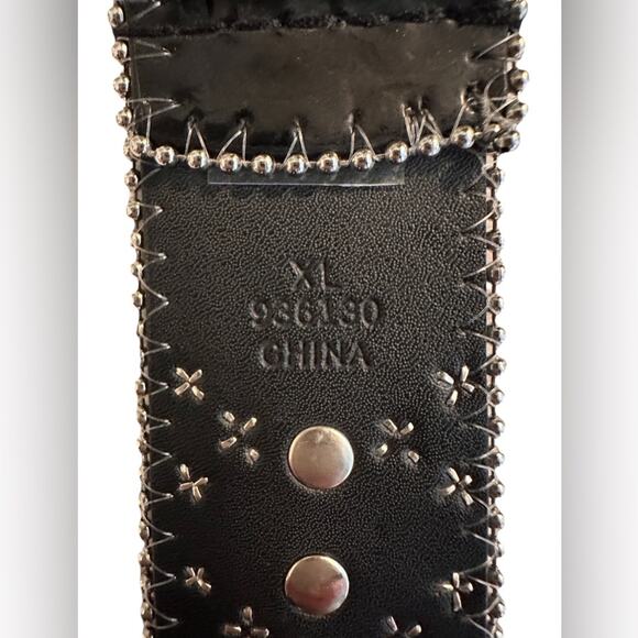 Guess Black Rhinestone Studded Vintage Signature Silver Buckle Belt Size XL - Picture 4 of 8